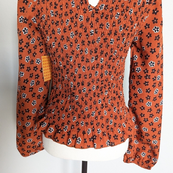 Dark orange black & white floor print shirred long sleeve rifle trim top size M - Picture 9 of 10